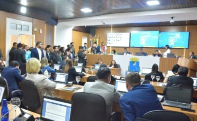 Parlamentares derrubam 9 vetos do Executivo Municipal e mantêm 6
