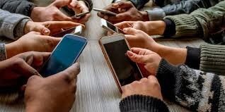 9 em cada 10 brasileiros acham que adolescentes não têm apoio para lidar com redes sociais, aponta pesquisa