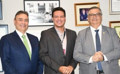 Felipe Camarão acompanha Dino em aula magna e reforça vínculos com ministro do STF