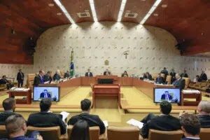 Plenário do STF forma maioria para manter Moraes, Zanin e Dino em análise da denúncia do golpe
