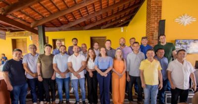 Prefeitos do Médio Sertão também defendem o nome de Roberto Costa na presidência da entidade