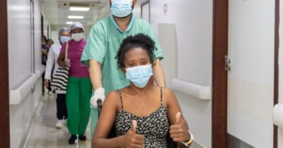 Primeira paciente transplantada de rim da rede estadual de saúde recebe alta hospitalar