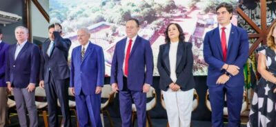Iracema Vale prestigia cerimônia de lançamento do selo em comemoração aos 40 anos da redemocratização