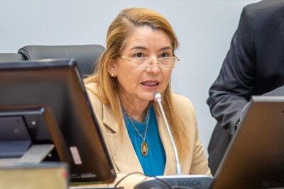 Iracema Vale se solidariza com deputada Mical Damasceno