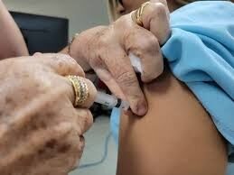 Governo leva vacinação contra Influenza e covid-19 para shopping neste fim de semana