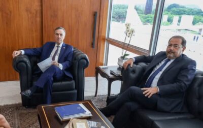 Defesa de Bolsonaro pedirá impedimento de Zanin e Dino em julgamento sobre tentativa de golpe