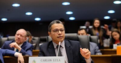 Lei fruto de PL de Carlos Lula garante vagas de emprego a mulheres vítimas de violência doméstica