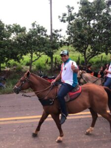 Prefeito Arnóbio e primeira-dama Elane participam de “Cavalgada entre Amigos” em Jenipapo dos Vieiras