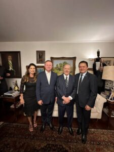 Prefeito Rigo Teles e deputada Abigail prestigiam aniversário de José Sarney, em Brasília