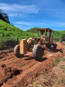 Prefeito Rigo Teles inicia trabalhos de recuperação da estrada que liga a Br-226 ao povoado Três Lagoas do Manduca