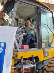 Prefeito Rigo Teles recebe motoniveladora(patrol) doada pelo senador Roberto Rocha ao Município de Barra do Corda