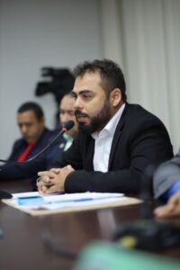Dudu Diniz mostra indignação com projeto do Executivo que cria mais 5 novas secretarias em Ribamar…