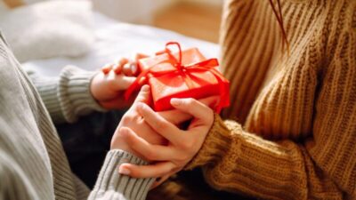 Maioria dos consumidores pretende comprar apenas um presente no Dia dos Namorados