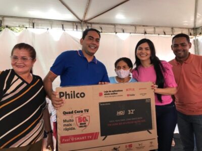 Primeira-dama de Imperatriz, Janaína Ramos, realiza ação solidária e sorteio de prêmios na zona rural daquele município