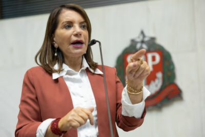 Sistema arrecadador!!! PT barra carteira estudantil grátis para manter verba a entidades esquerdistas