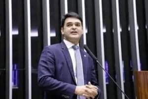 RUBENS PEREIRA JÚNIOR ANUNCIA SAÍDA DO PCdoB