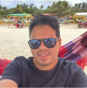 COM UMA NOTA ESFARRAFADA, LUCIANO GENÉSIO SE MANIFESTA SOBRE OPERAÇÃO DA POLÍCIA FEDERAL.