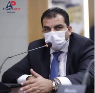 VEREADOR ÁLVARO PIRES PROPÕE OBRIGATORIEDADE DA DISPONIBILIZAÇÃO DE EPIS PARA MOTOCICLETAS