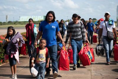 Venezuelanos superam portugueses e lideram imigração no Brasil, aponta IBGE