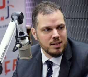 Coluna Aparte – Estranho