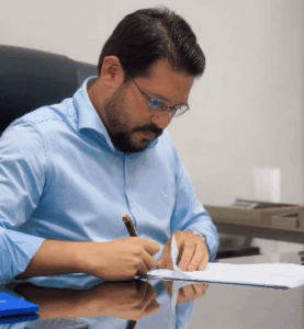Em primeiro ato como prefeito de Cajapió, Rômulo Marques, assina convocação de 63 aprovados em concurso público