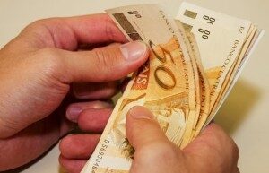 Governo paga salários dos servidores na quinta (28) e o 13° dia 13 de dezembro