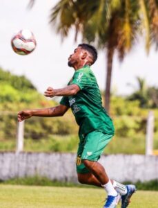 Henrique inicia treinos no Sampaio e pode assinar contrato