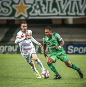 Sampaio não resiste ao Coritiba e chance de acesso se esgota
