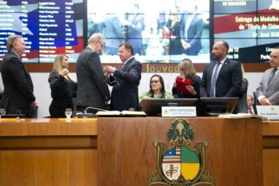 Alema concede medalha Manuel Beckman e título de Cidadão Maranhense a gerente da Suzano S.A