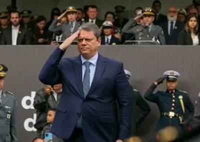 Tarcísio de Freitas manterá escolas cívico-militares em SP…
