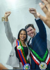Dr. Hilton Gonçalo passa a faixa de prefeito para Dr. Milton Gonçalo em Santa Rita e participa da posse de Naila Gonçalo em Bacabeira