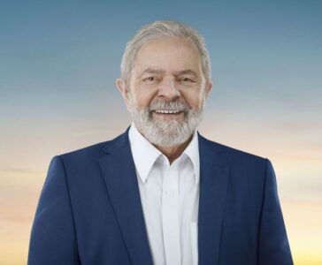 Lula concede entrevista coletiva no Hotel Luzeiros