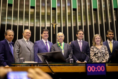 Brandão participa da homenagem aos 40 anos da redemocratização do Brasil