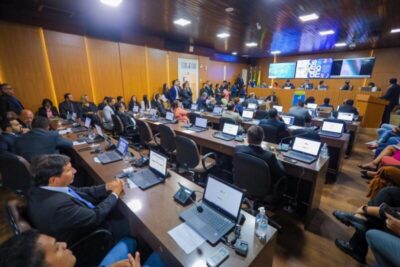 Vereadores propõem medidas para melhorar trânsito da capital