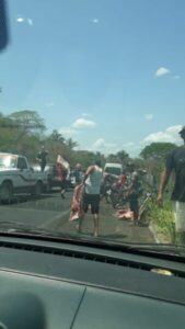 Véspera do “nascimento de Cristo”, população saqueia carga de carne bovina na Br-226 entre Presidente Dutra e Barra do Corda