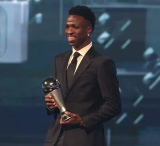Vinicius Jr. é eleito melhor jogador do mundo em 2024
