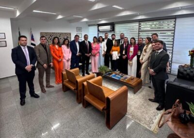 Weverton recebe mais de 40 comitivas de prefeitos em Brasília…