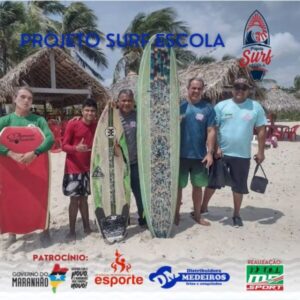 Projeto Surf Escola atende uma centena de crianças na Grande Ilha