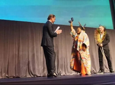 Sônia Guajajara é premiada e definida como ‘guardiã do planeta’ em evento pré-Oscar