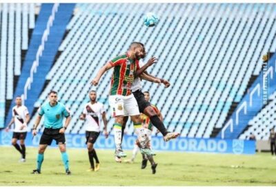 Sampaio faz gol no fim e empata na estreia da Série B