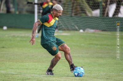 Pimentinha e Marcinho na bola