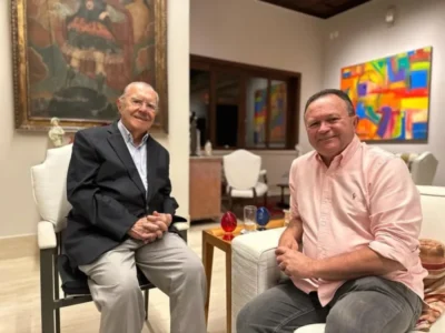 Após internação, Sarney recebe visita de Brandão