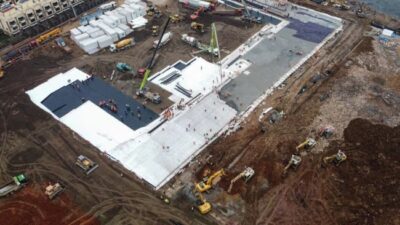 Vídeo: construído em apenas 10 dias, hospital recebe primeiros pacientes com coronavírus