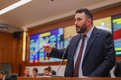 Yglésio critica shopping por suposta cobrança de estacionamento durante incêndio no local…