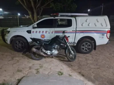 Suspeito de assalto é preso após vítima desligar moto da dupla e chamar polícia