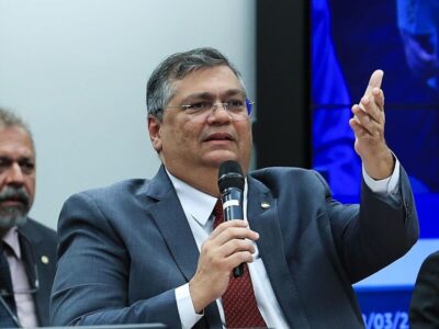 Dino demite três policiais rodoviários acusados da morte de Genivaldo