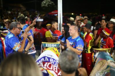 Fred Campos batiza Boi da Maioba em cerimônia que lotou sede do grupo em Paço do Lumiar