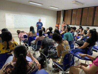 Candidato Fernando Carvalho percorre a UFMA para apresentar propostas na corrida eleitoral para reitoria