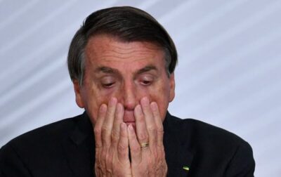 Bolsonaro é alvo de buscas da PF e terá de usar tornozeleira eletrônica por ordem do STF