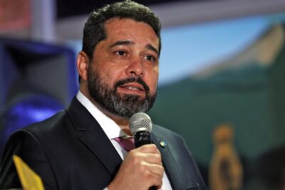 Presidente dos Correios pede demissão em meio à pressão política e prejuízo bilionário da estatal